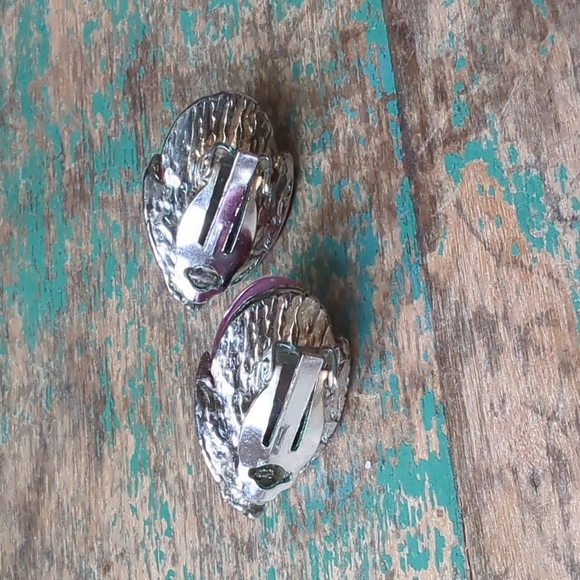 Vintage Magenta Pink Faux Pearl and Purple Enamel Clip-On Earrings - Picture 5 of 9